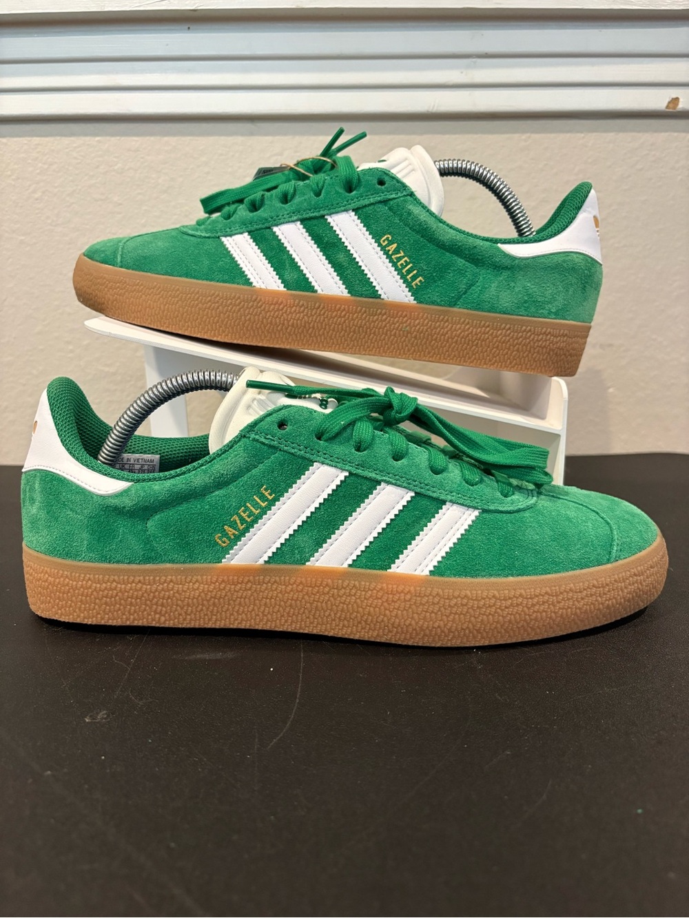 Adidas Gazelle ADV Green Gum Bottoms Casual Shoes JH5247 Mens Size 9.5 - Picture 1 of 10